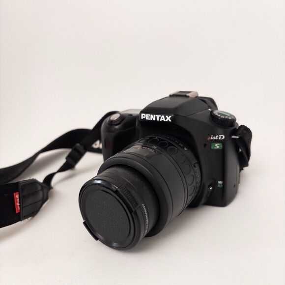 Pentax *ist DS Digital Camera with 35-80 Lens - Picture 2 of 7